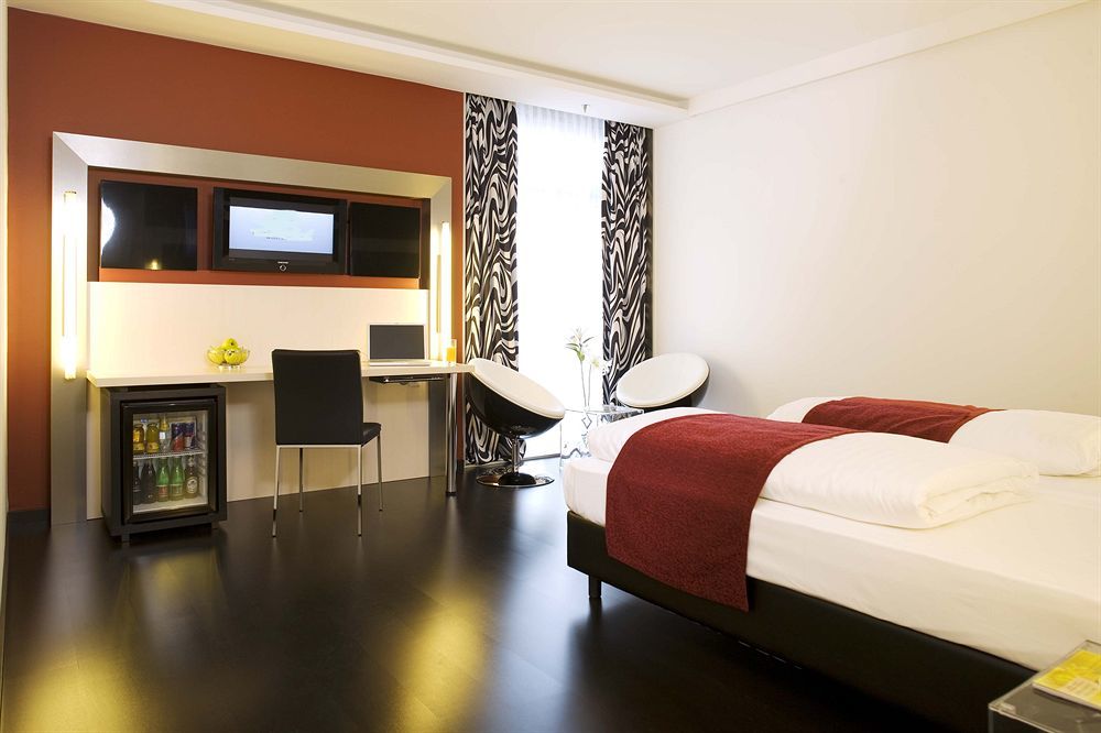 Pannonia Tower Hotel Parndorf Bagian luar foto