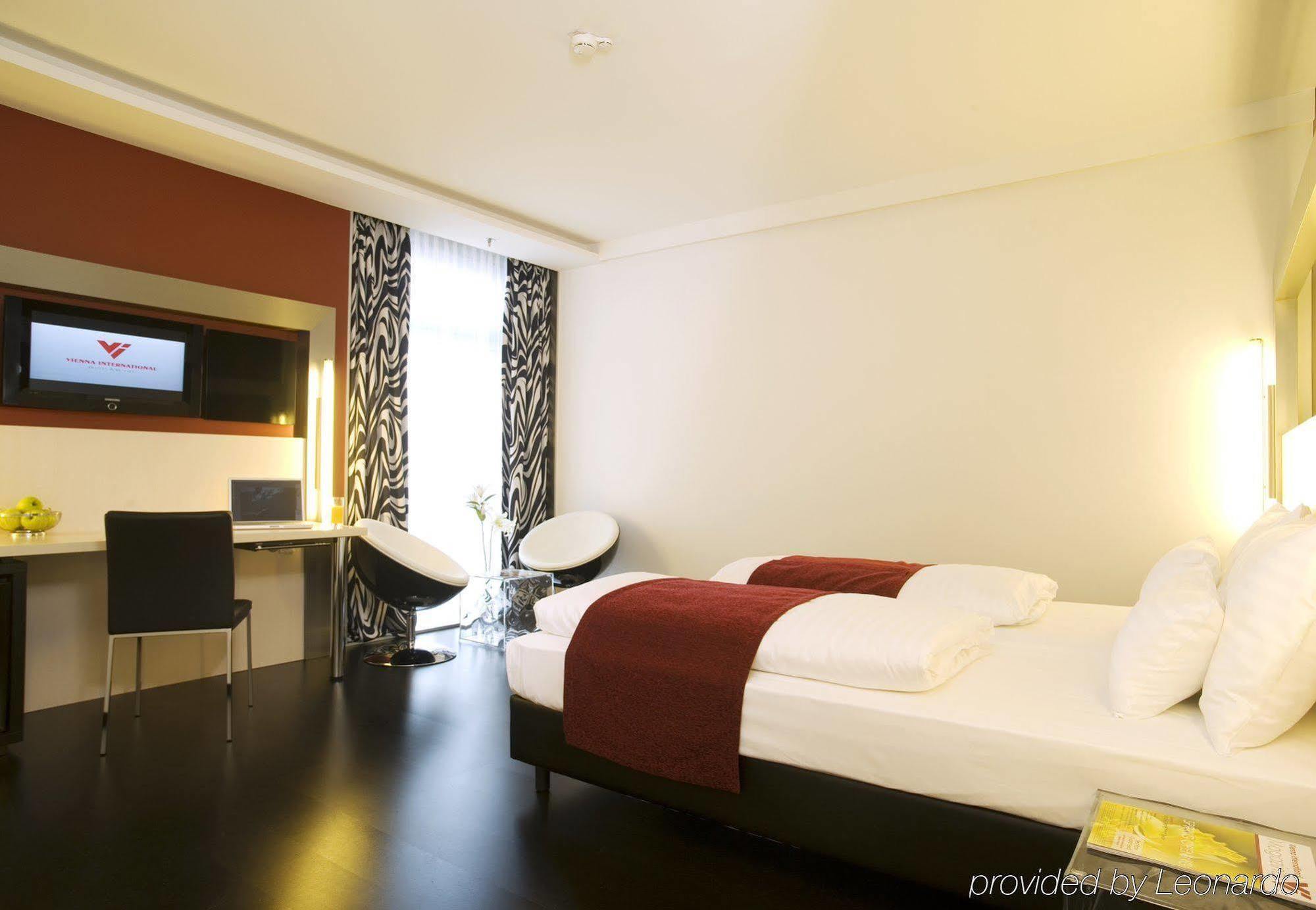 Pannonia Tower Hotel Parndorf Bagian luar foto